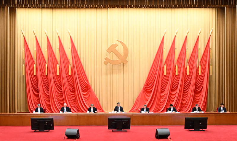 4月3日，學(xué)習(xí)貫徹習(xí)近平新時代中國特色社會主義思想主題教育工作會議在北京召開。中共中央總書記、國家主席、中央軍委主席習(xí)近平出席會議并發(fā)表重要講話。李強(qiáng)、趙樂際、王滬寧、蔡奇、丁薛祥、李希、韓正出席會議。